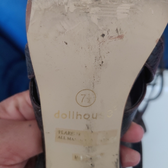 Heels - Picture 4 of 4